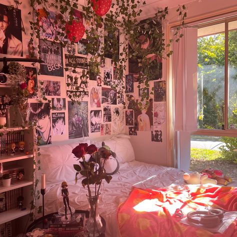 Cozy Anime Bedroom, Anime Grunge Room Ideas, Anime Grunge Room, Manga Wall Bedroom, Studio Ghibli Inspired Room, Bedroom Inspirations Teenage Aesthetic, Cluttered Bedroom Aesthetic, Cottagecore Aesthetic Bedroom, Asian Room