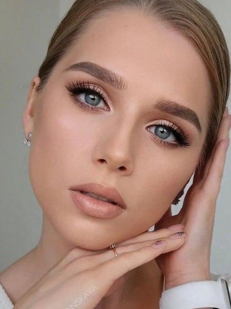 Makeup For Very Pale Skin, Natural Glam Bridal Makeup Green Eyes, Makeup For Soft Summer, Wedding Makeup Cat Eye, Bridal Makeup For Green Eyes, Bridal Makeup For Blondes, Wedding Makeup For Blue Eyes, Wedding Makeup Blue, Fall Wedding Makeup