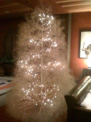 Assist the planet...decorate a tumbleweed tree.....truly lovely ....delight by design: understated magic Unusual Christmas Trees, Tree Bows, Christmas Ideas Gifts, Alternative Christmas Tree, White Spray Paint, Weird Holidays, Holiday Store, I Phone, Beautiful Tree