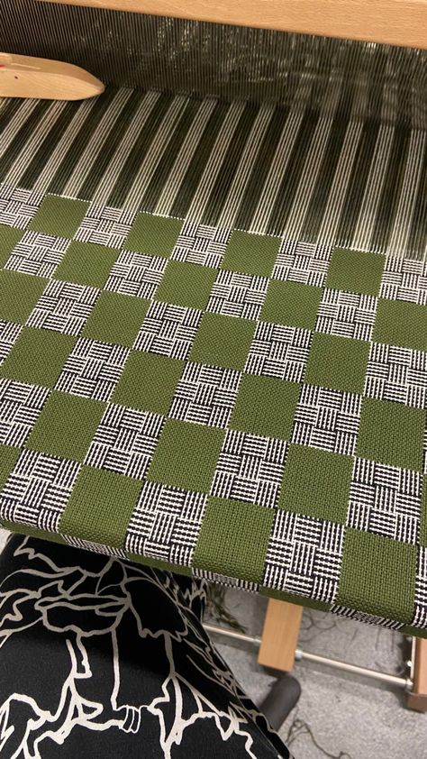 Double Cloth Weaving, Double Cloth Weave, Weaving Patterns Design, Herringbone Blanket, Handwoven Throw, Towel Weaving, Dobby Fabric, Crochet Rug Patterns, Double Weave