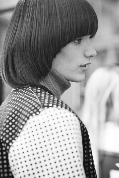 Bowl Haircut Women, Pageboy Hairstyle, Pageboy Haircut, Weimar Republic, Fringe Hair, Bowl Haircuts, Mushroom Hair, Hairstyle Names, Medium Bob Hairstyles