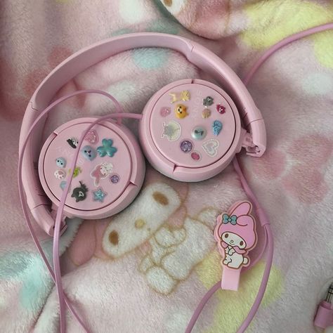 Pastel Wardrobe, Headphone Decoration, Japan Core, Cute Headphones, Charmmy Kitty, Sony Headphones, Hello Kitty Aesthetic, Hello Kitty My Melody, Hello Kitty Plush