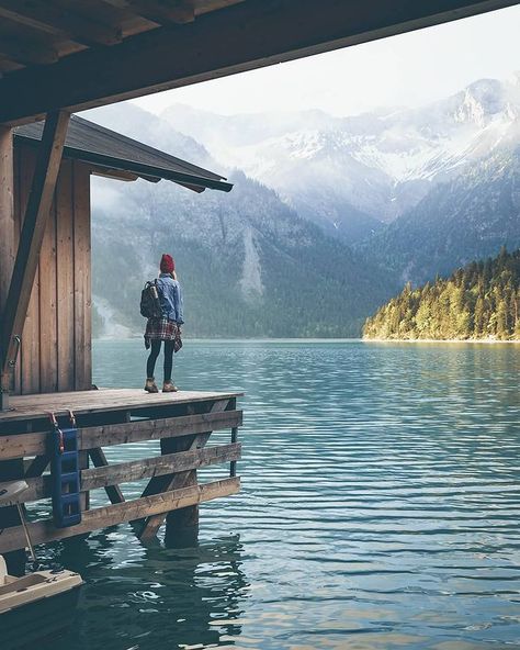 Nadine Weiss↠ outdoor & travel sur Instagram : ↞ LAKE RULES: enjoy, enjoy, enjoy, enjoy, enjoy and don't forget to enjoy ↠ //by @signaphoto . . . [werbung/verlinkung] . #moodygrams… Lake Rules, Tirol Austria, Dreamy Places, Visit Austria, Mountain Girl, Never Stop Exploring, Mountain Views, Outdoor Travel, Mountain View