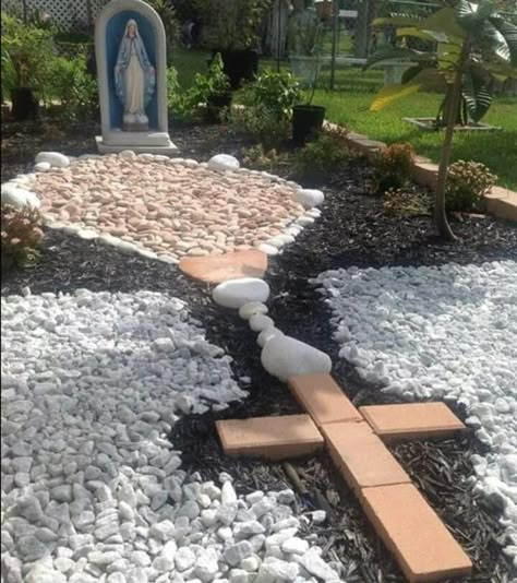 Cool idea Outdoor Rosary Garden, Beautiful Garden Pathways, Diy Grotto For Mary, Mary Grotto Backyard, Outdoor Stations Of The Cross Garden, Marian Garden Catholic, Mother Mary Grotto, Mary Garden Catholic, Virgin Mary Statue Garden