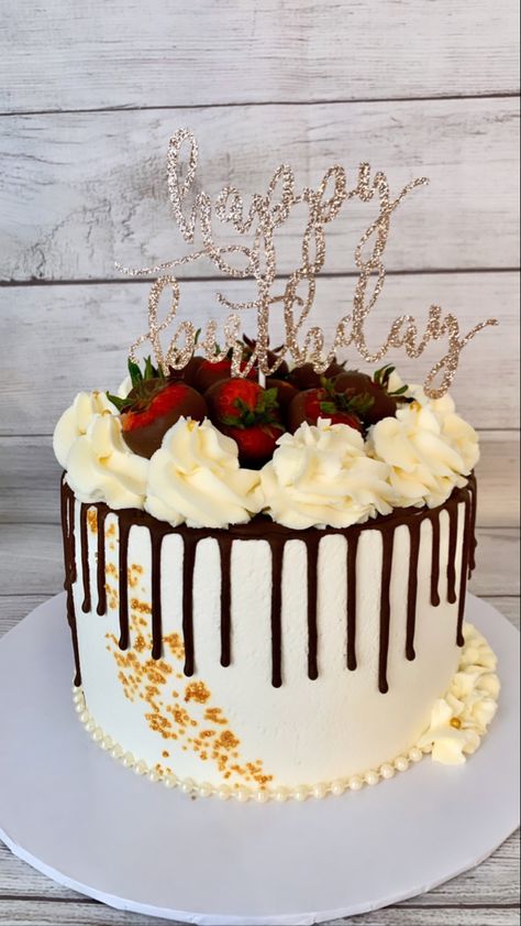 Fresh Cream Birthday Cake, 25th Birthday Cakes, Chocolate Cake Designs, Leches Cake, Bakery Ideas, Tres Leches Cake, Sheet Cakes, 21st Birthday Cake, Birthday Idea