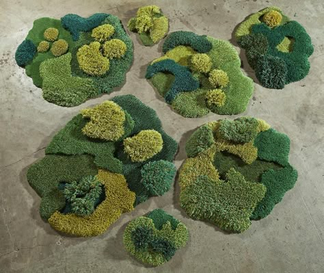 Argentinean artist Alexandra Kehayoglou (previously) produces handmade wool rugs that appear like aerial snapshots of dreamy pastoral landscapes. Mimicking lush environments filled with trees and moss, her hand-tufted works can take up to several months to complete depending on size. Frieze London, Moss Rug, Colossal Art, Latch Hook Rugs, Handmade Wool Rugs, Rug Hooking, Tufted Rug, Textile Art, Fiber Art