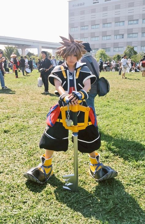 Sora Kh2, Sora Cosplay, Kingdom Hearts Cosplay, Kingdom Hearts 1, Kingdom Hearts Wallpaper, Kingdom Hearts Characters, Kingdom Hearts Fanart, Sora Kingdom Hearts, Kingdom Hearts Art