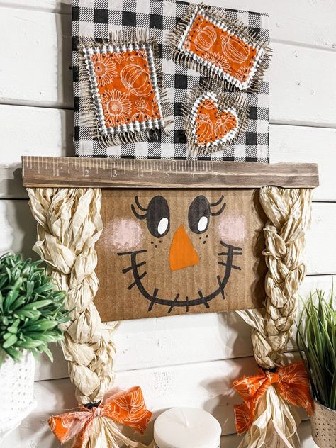 Outdoor Scarecrow Diy, Homemade Scarecrow, Scarecrow Board Ideas, Wooden Scarecrows Diy, Dollar Tree Scarecrow, Scarecrow Diy Decoration, Scarecrow Decor, Diy Cute Scarecrow, Painted Scarecrow