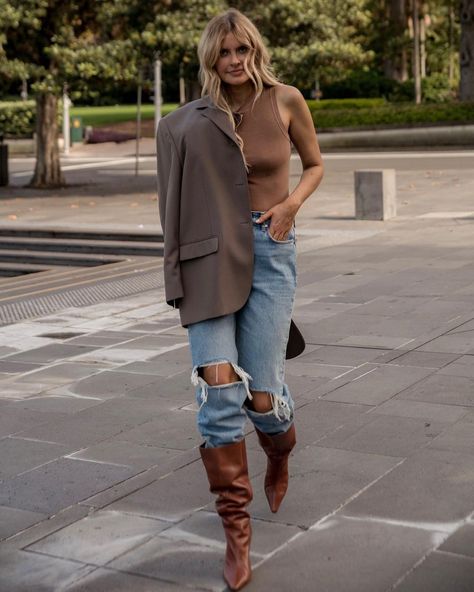 Elle Ferguson Style, Ripped Jeans Outfit Fall, Elle Ferguson, Ripped Denim Jeans, Fashion Gone Rouge, Ripped Jeans Outfit, Street Syle, Jeans Outfit Fall, Denim Jeans Ripped