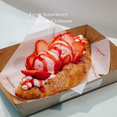 Croissant Ice Cream Sandwich, Crosaint Ideas, Crosaint Recipes, Easy Dinner Ideas Vegetarian, Easy Dinner Keto, Cream Croissant, Strawberry Croissant, Dinner Keto Recipes, Breakfast High Protein