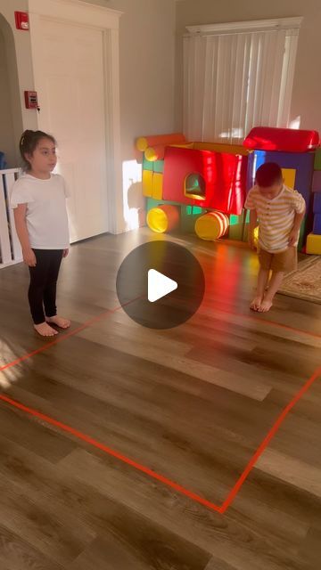 Mrs.YeLena on Instagram: "Her reaction at the end 🤣 

Simple game idea to play indoor or outdoor. Keeps kids very entertained ❤️

#kidsgames #parenting" Games To Play Inside With Kids, Kids Indoor Games Simple, Simple Games For Kids Indoor, Kids Games For Inside, Kid Games Indoor, Easy Games For Kids, Games For Preschoolers, Diy Kids Games, Kids Games