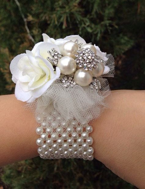 Wrist Corsages, Brooch Corsage, Corsage And Boutonniere, Corsage Prom, Prom Flowers, Brooch Bouquet, Brooch Bouquets, Corsage Wedding, Colour Combo