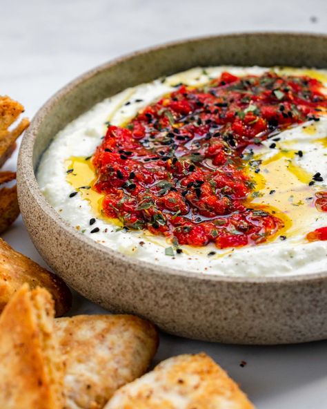 This savoury salty creamy feta dip, topped with a sweet roasted red peppers salsa to balance all the flavours, is what you need! Roasted Red Pepper Salsa, Whipped Feta Dip, Pepper Salsa, Creamy Feta, Delicious Dips Recipes, Feta Dip, Whipped Feta, Healthy Bowls, Recipes Appetizers And Snacks