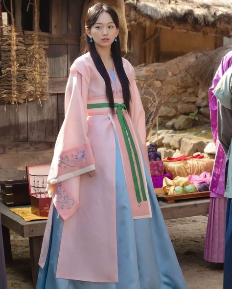 Korean Traditional Dress Hanbok, Traditional Korean Clothing, Dynasty Clothing, Hanbok Traditional, Traditional Asian Dress, Korean Traditional Clothing, Ancient Dress, Korean Traditional Dress, Korean Hanbok