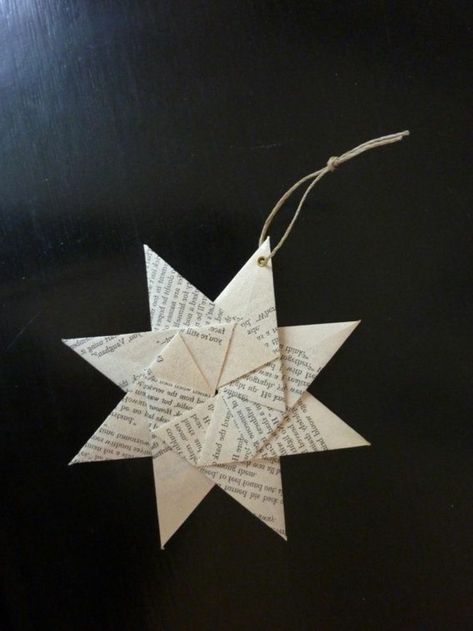 123 super Ideen: Weihnachtssterne basteln! - Archzine.net Origami Stars Christmas, Origami Star Decoration, Folded Star Ornament, Origami Star Ornament, Origami Stella, Star Chandelier, Origami Star, Modular Origami, Christmas Origami