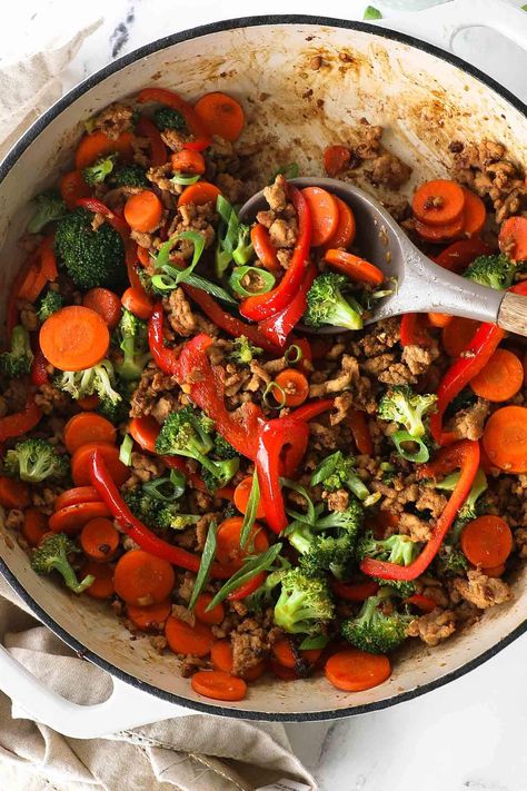 Ideas For Ground Chicken, Ground Chicken Meals, Ground Chicken Stir Fry, Recipes Ground Chicken, Stir Fry Veggies, Turkey Stir Fry, Asian Stir Fry, Easy Stir Fry, Ground Chicken Recipes