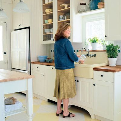 Farm Kitchen Remodeling Ideas - Southern Living Pine Countertops, Colorful Dishware, Southern Living Rooms, Farm Style Sink, Cheerful Kitchen, Window Farmhouse, Farm Style Kitchen, Block Countertops, Dream Home Kitchen