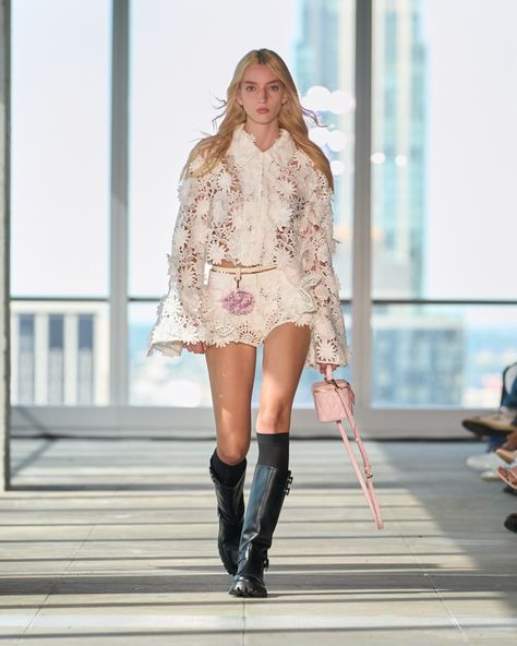 Aknvas Spring 2025 Ready-to-Wear Collection at New York Fashion Week Fashion Runway 2024, New York Fashion Week 2024, Summer 2025 Fashion Trends, Spring 2025 Fashion Trends, Ss25 Fashion Trends, 2025 Runway, White Runway, 2025 Fashion, Outfit Inspired