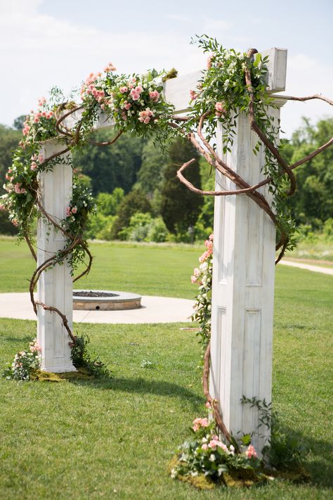 Wedding Cupcakes Rustic, Wedding Business Ideas, Wedding Sign Decor, Wedding Arbors, Book Event, Backyard Reception, Bridal Tea, Rustic Wedding Venues, Ceremony Inspiration