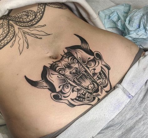 American Traditional Abdomen Tattoo, Middle Stomach Tattoos For Women, Female Lower Stomach Tattoos, Black And White Stomach Tattoo, Traditional Tattoo Stomach Woman, Japanese Stomach Tattoo For Women, Lower Tummy Tattoo For Women, Mid Stomach Tattoo, Low Stomach Tattoos Women