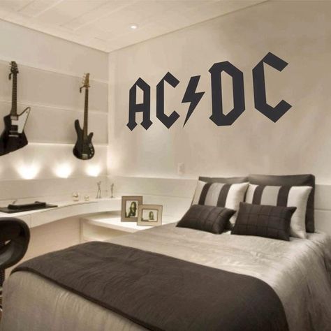 ACDC bedroom Teenage Room Designs, Rock N Roll Bedroom, Sala Grunge, Rock Bedroom, Music Themed Bedroom, Music Room Design, Rock Room, Music Bedroom, Music House