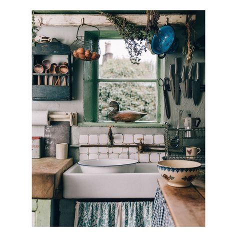 Victorian Rooms, Instagram Kitchen, Victorian Kitchen, Freestanding Kitchen, Antique Folk Art, Cute Kitchen, Cottage Kitchen, Country House Decor, Kitchen Pantry