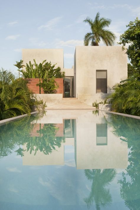 Hacienda Bacoc / Reyes Ríos + Larraín Arquitectos Boho Glam Home, Outdoor Interior Design, Casas Coloniales, Design Exterior, Cool Pools, Pool Designs, Modern House Design, Design Interior, Modern Architecture