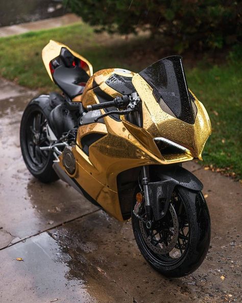 rymgoul Absolutely loving this new wrap • • • #Ducati #ducatipanigale #panigalev4 #panigale #v4 #ducaticanada - #regran Wrapped Motorcycle, Ducati Motorbike, Xe Ducati, Mobil Mustang, Tmax Yamaha, Aventador Lamborghini, Moto Ducati, Motos Yamaha, Panigale V4