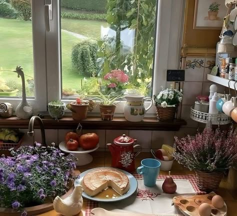 Estilo Cottage, Cozy Kitchen, Grandmas House, Girl House, Dream Apartment, House Room, Pretty House, Cozy Cottage, Cottage Homes