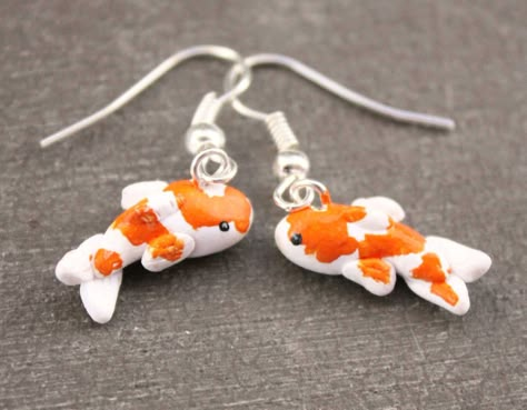 Polymer clay koi earrings Polymer Clay Fish, Clay Fish, Polymer Clay Gifts, Fish Earrings, Polymer Clay Figures, Tanah Liat, Polymer Clay Jewelry Diy, Polymer Clay Animals, Polymer Crafts