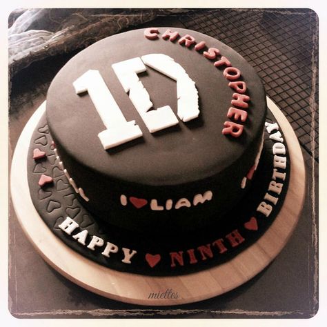 Music Cupcakes, One Direction Party, One Direction Cakes, One Direction Birthday, Harry Styles Birthday, One Direction Cake, Gambar One Direction, Buttercream Cake Decorating, Football Cake