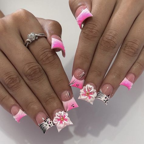 ig: _grabbersbydrea Brown And Pink Duck Nails, Duck Nails Zebra Print, Grunge Duck Nails, Classy Duck Nails, Duck Nails 2000s, Duck Nail Designs With Charms, 2000s Duck Nails, Short Duckies, Short Y2k Nails