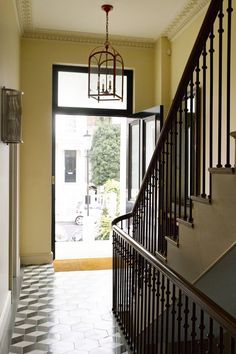 Warm Yellow Hallway Bold Hallway, Victorian Hallway Ideas, Hallway Colour Ideas, Hallway Colour Schemes, Yellow Hallway, Hallway Paint Colors, Hallway Ideas Diy, Victorian Lighting, Hallway Paint