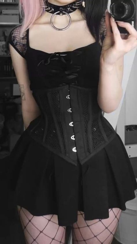 Emo Corset Outfit, Goth Girly Outfits, Gothic Corset Outfits, Corset Outfit Goth, Corset Gothic Outfit, Gothic Mode, Corset Outfit, Alt Outfits, Dark Outfits