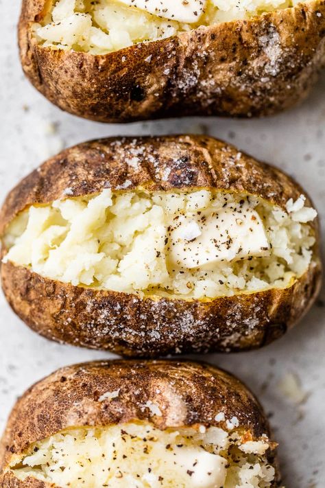 This perfect baked potato recipe is simple to prepare in the oven, with crispy skin and fluffy interiors. Just add your favorite toppings and enjoy! #bakedpotato #potato #sidedish #healthyrecipes Baked Potatoes In The Oven, Baked Potato Recipe, Feel Good Foodie, Best Baked Potato, Perfect Baked Potato, Delicious Sides, Potatoes Recipes, Baked Potato Recipes, Roasted Brussel