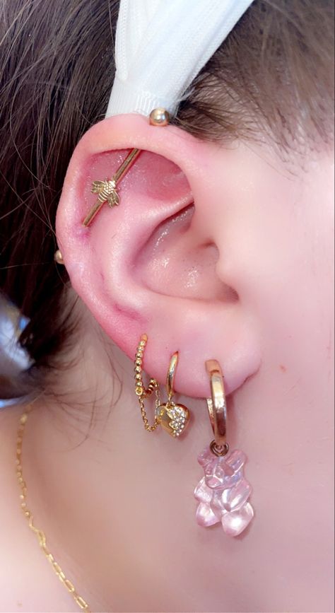 A 3 lobe piercing and an industrial that is is feminine, gold and girly Triple Lobe And Industrial Piercing, Gold Industrial Piercing Aesthetic, Transversal Lobe Piercing, Gold Industrial Piercing, Separate Industrial Piercing, Ear Styling With Industrial, 3 Lobe Piercings, Industrial Piercing, Lobe Piercing