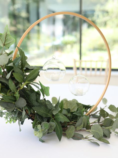 Circle Hoop Centerpiece, Metal Hoop Centerpiece Wedding Diy, Wooden Hoop Centerpiece, Flower Hoop Centerpiece, Hoop Flower Arrangement, Hoop Centerpiece Wedding, Hoop Centerpieces, Hoop Centerpiece, Ho Baby