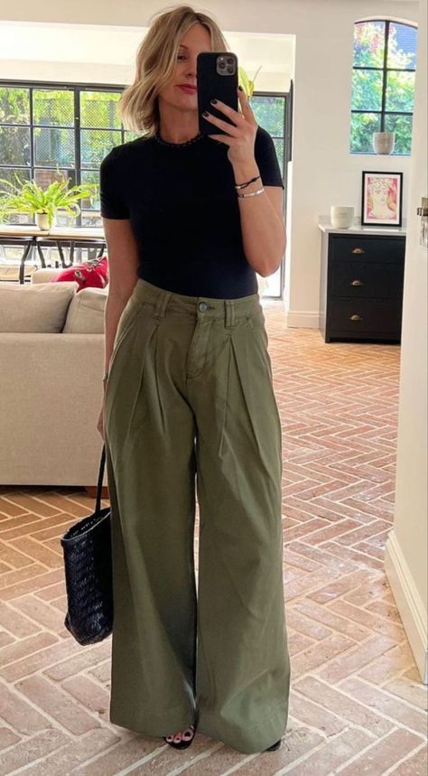 Olive Green Pant Outfit, Olive Green Trousers Outfit, Olive Trousers Outfit, Green Pant Outfit, Green Wide Leg Pants Outfit, Pant Outfit Ideas, Green Trousers Outfit, Olive Pants Outfit, Olive Green Pants Outfit