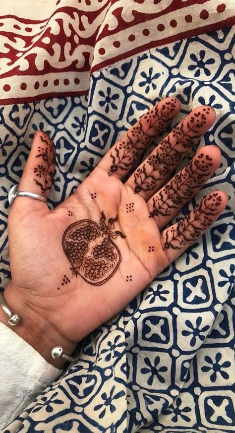 Henna Designs, Simple henna designs, henna designs 2023, minimal henna design Minimal Henna, Indian Henna Designs, Henna Designs Simple, Simple Henna Designs, Cute Henna Tattoos, Henna Style Tattoos, Jagua Henna, 16 Tattoo, Henna Inspired Tattoos