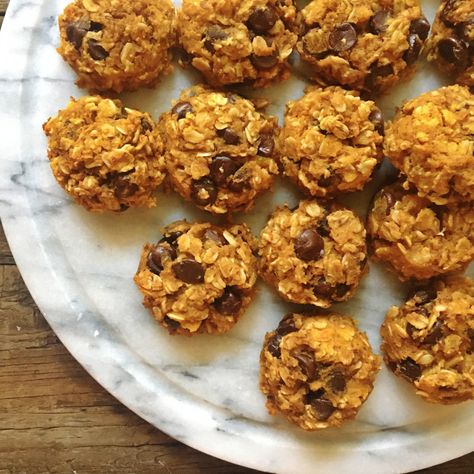 Butternut Squash Cookies Recipes, Squash Cookies, Butternut Squash Cookies, Butternut Squash Dessert, Healthy Fall Snacks, Healthy Butternut Squash, Breakfast Cookies Healthy, Baked Squash, Healthy Chocolate Chip