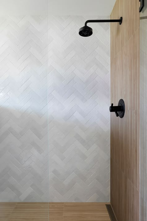 Large Tile Herringbone Shower Wall, Walk In Shower Wood Tile, Ribbon Tile Shower Wall, Herringbone Subway Tile Shower Wall, White Herringbone Shower Tile, White Herringbone Shower, Herringbone Bathroom Wall, Herringbone Shower Wall, Herringbone Shower Tile