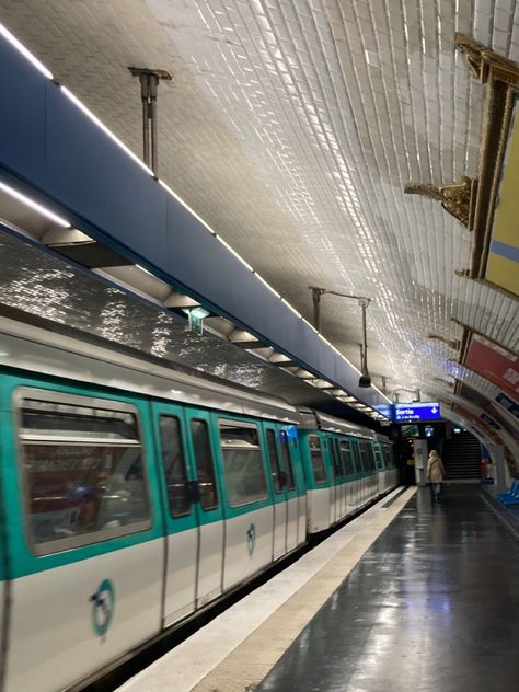 paris subway . ligne 8 Paris Metro Aesthetic, Paris Subway, Metro Paris, Paris 2023, Public Transit, Paris Metro, Roblox T Shirts, Paris Pictures, Missions Trip