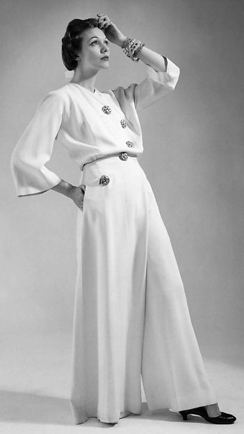 Lounging pajamas,Designer: Charles James (American, born Great Britain, 1906–1978) Date: 1941 Culture: American Medium: silk This jumpsuit features the inventive cut that creates the illusion of a skirt, but is a true merger of skirt and pant forms. 40s Mode, Fashion 1940s, Charles James, 40s Fashion, Vintage Wardrobe, 1930s Fashion, Vintage Couture, 1940s Fashion, Moda Vintage