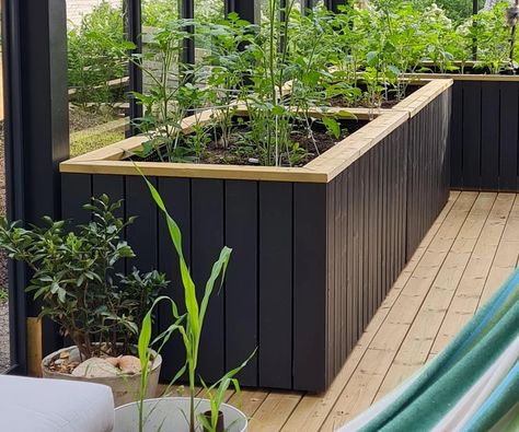 Garden Box On Deck, Patio With Planter Boxes, Diy Garden Planter Boxes, Raised Planter Boxes Diy, Diy Raised Planter Boxes, Planter Boxes Ideas, Wellbeing Garden, Porch Flower Bed, Planter Boxes Diy