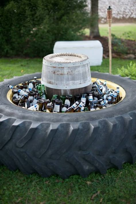 Country Western Wedding, Rustic Farm Wedding, Tractor Tire, Romantic Outdoor Wedding, Barn Parties, Country Theme Wedding, Future Wedding Plans, Wedding Drink, Outdoor Wedding Decorations