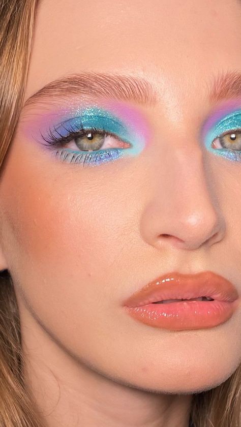 Funky Makeup, High Fashion Makeup, Holiday Makeup Looks, Bright Makeup, Runway Makeup, Colorful Eye Makeup, Creative Makeup Looks, Holiday Makeup, Eye Makeup Art