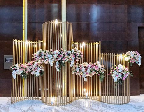 Photo backdrops need not only be printed walls with logos and flowers... 🤗 We are loving these sleek gold curved structures for our very… Curved Backdrop, Photo Backdrops, We Are Love, Ceremony Backdrop, Black Tie Event, Wall Decorations, Wedding Design, Photo Backdrop, Wedding Backdrop