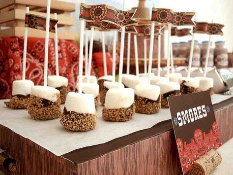 cute western smores on stick ...for dessert bar at an informal wedding. Smores Diy, Indoor Smores, Wild West Birthday, Chocolate Dipped Marshmallows, Wild West Party, Western Birthday Party, Wedding Treats, Western Parties, Cowboy Party