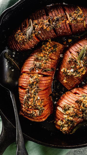 Sweet Potato Hasselback, Potato Hasselback, Dishes For Thanksgiving, Hasselback Sweet Potatoes, Sweet Potato Slices, Low Carbohydrate Recipes, Dried Potatoes, Hasselback Potatoes, Potato Recipes Side Dishes