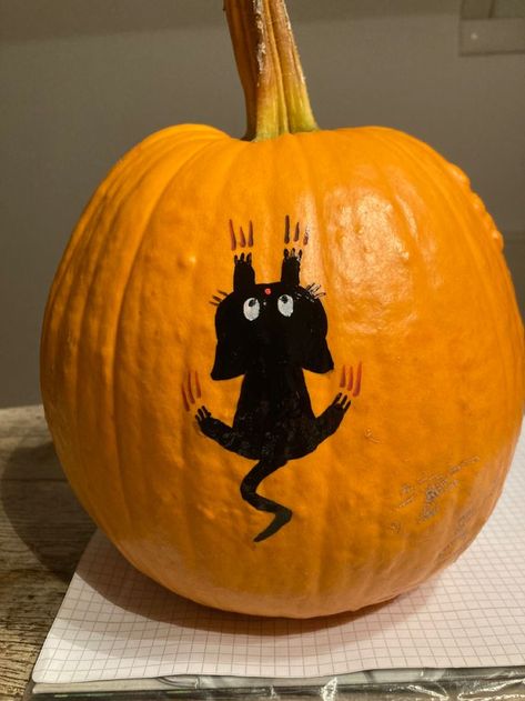 Fox Pumpkin Painting, Drawings On Pumpkins With Sharpie, Painted Pumpkins Black Cat, Pumpkin Painting Dog Ideas, Pumpkin Drawing Ideas On A Pumpkin, Pumpkin Painting Easy Ideas, Halloween Painting On Pumpkins, Fox Pumpkin Painted, Pumpkin Paintings On Pumpkin